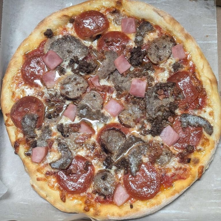 Meat Lovers Pizza: A Carnivore's Delight